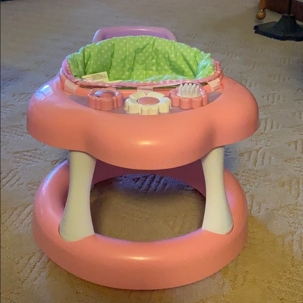 Doll baby exersaucer.